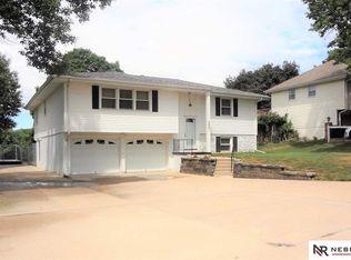 3806 N 95th St, Omaha, NE 68134