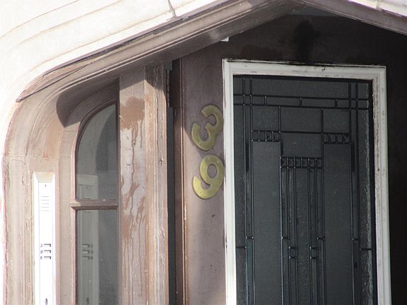 3rd image of 39 N Lotus Ave