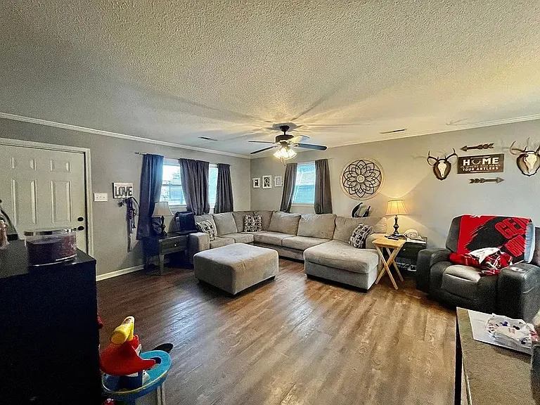 1252 Hastings Dr — Photo 10