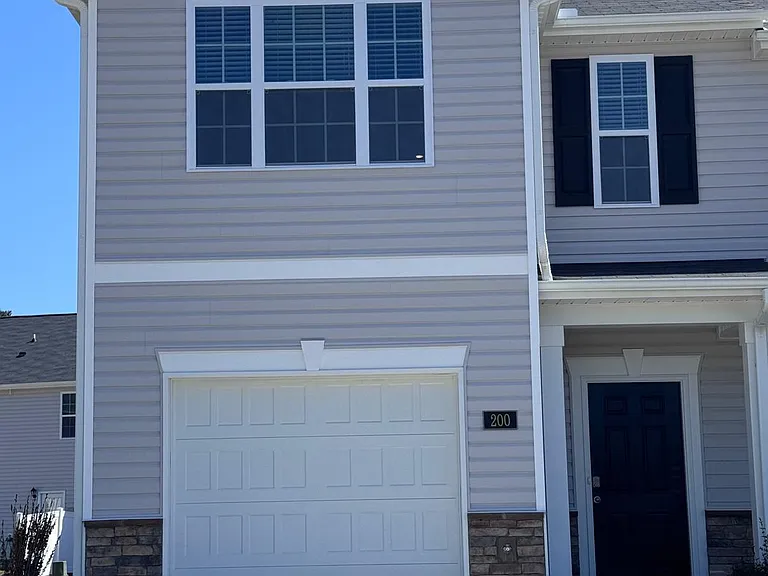 200 Canopy Dr — Photo 2