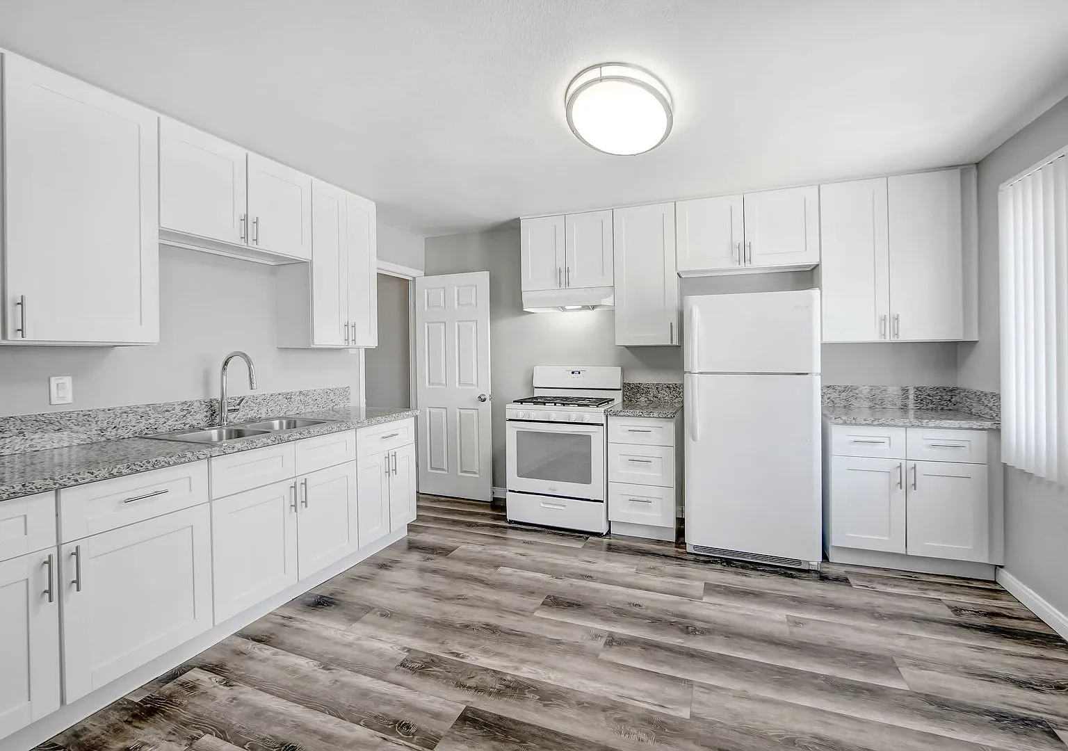 Moval Terrace Apartments — Photo 2