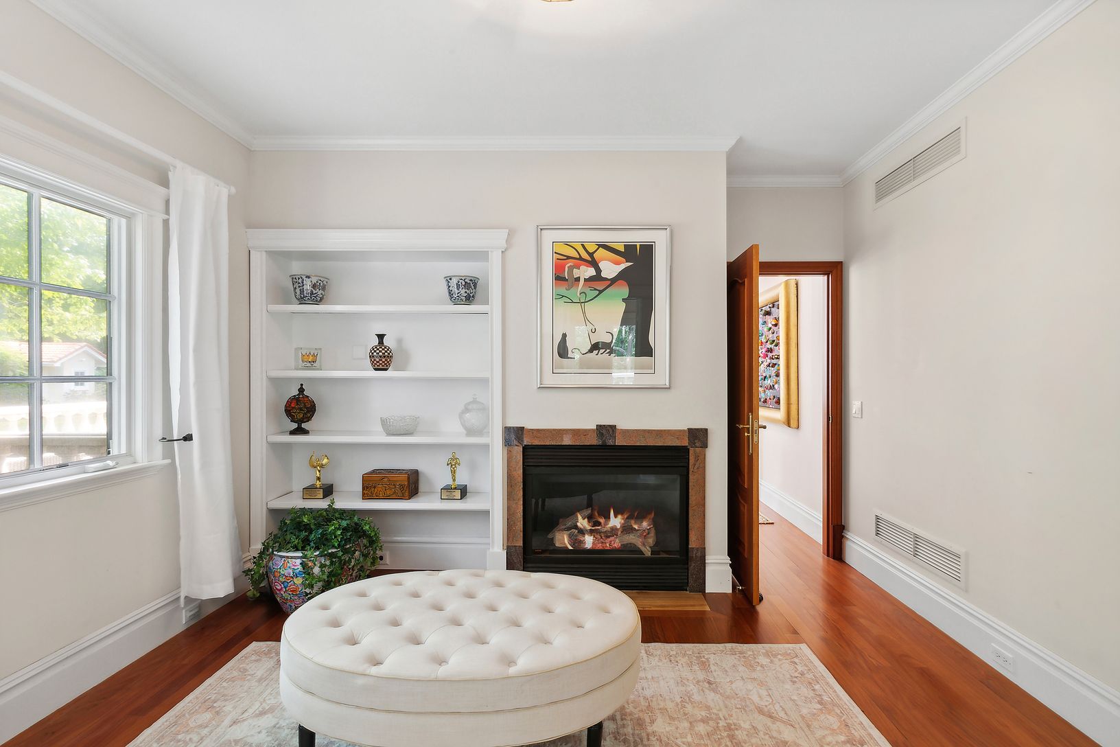  Sitting room off primary bedroom / Main floor