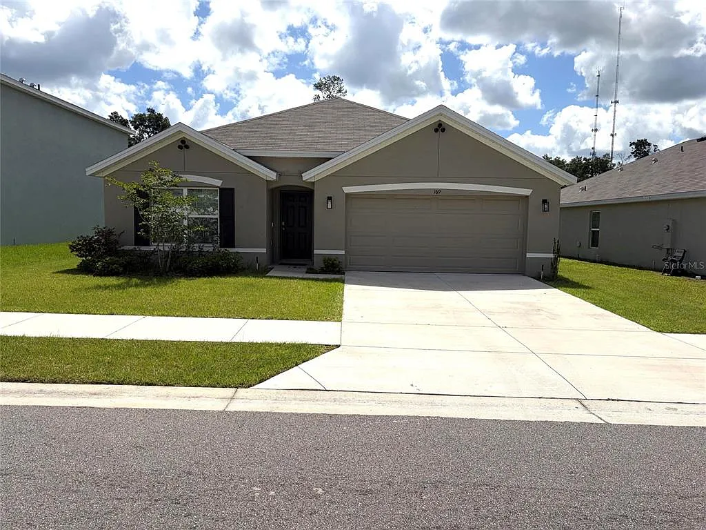 4 bed, 2.0 bath, 1828 sqft, $2,150 — Photo 1