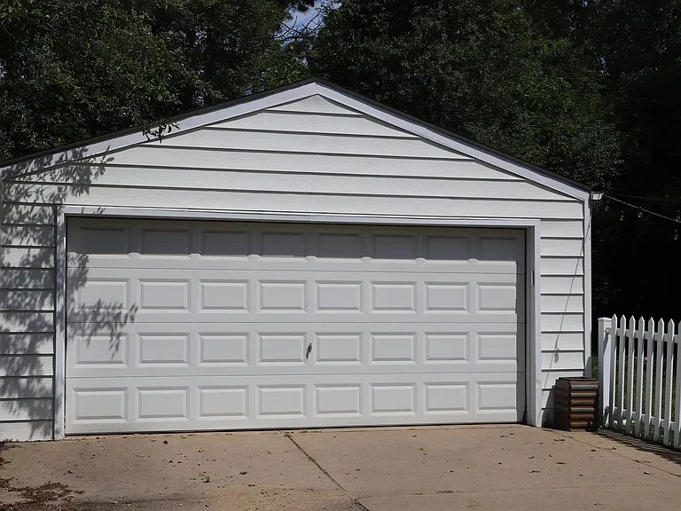 6510 Cedar Lake Rd S — Photo 2