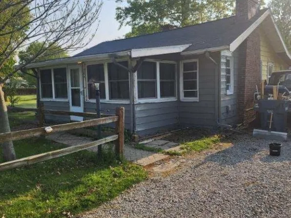 564 W Shore Blvd, Sheffield Lake, OH 44054