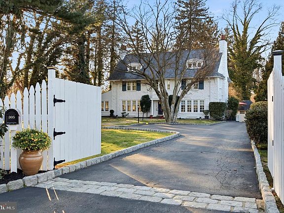 2nd image of 305 Wister Rd