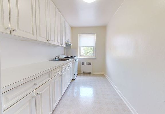 3rd image of 501 Howard Ave #1B