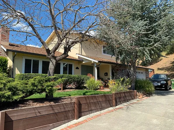 33 Manzano Ct, Novato, CA 94945