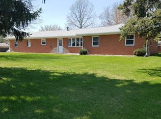 106 Bauer Ln, Maryville, IL