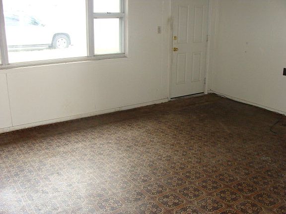 4th image of 2805 W 6th St
