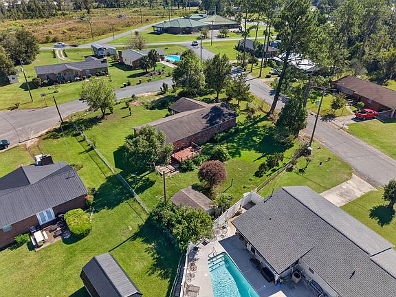 4th image of 1601 Walrod Ave