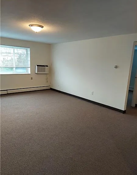 332 Copeland St — Photo 5
