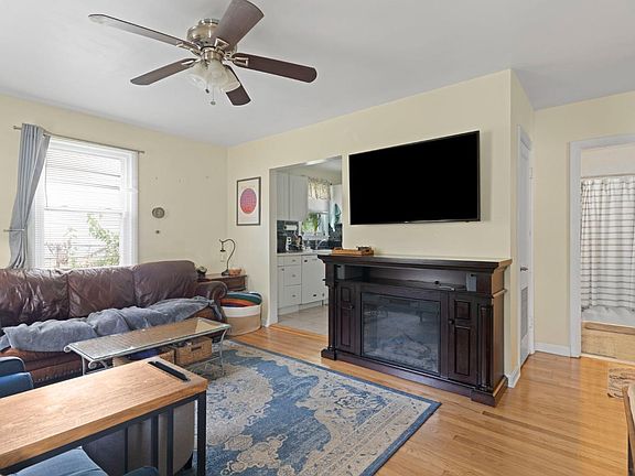 4th image of 4922 Myrtle St