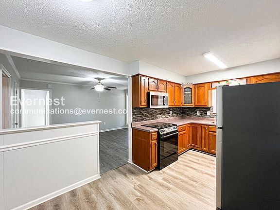 4th image of 8541 Bridgewood Dr