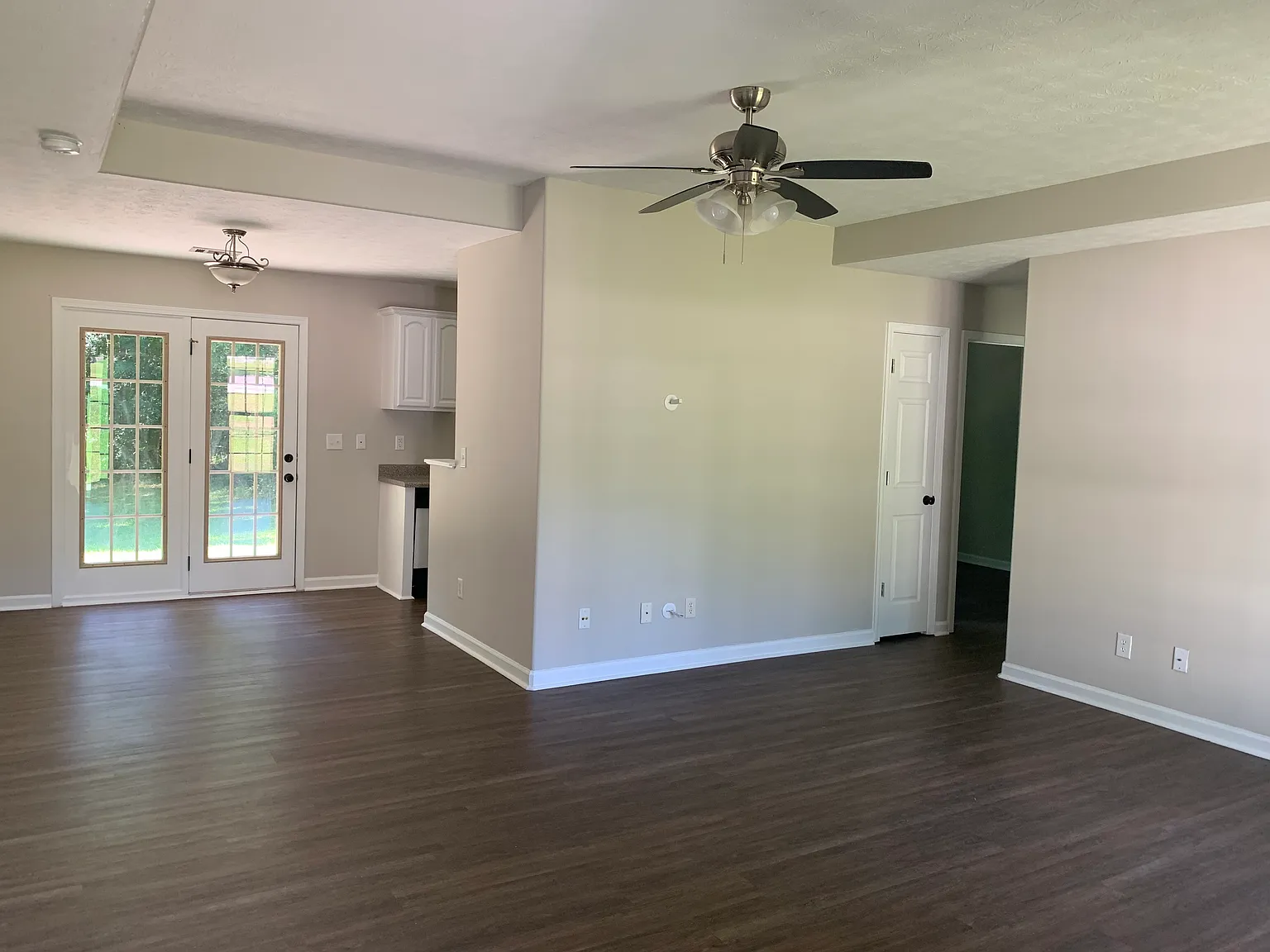 3 bed, 1572 sqft, $2,000 — Photo 2