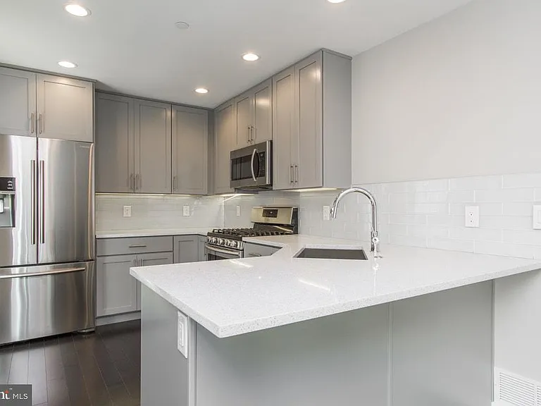 716 S Sartain St #2 — Photo 6