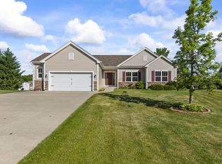 N7933 Forest Dr, Ixonia, WI 53036