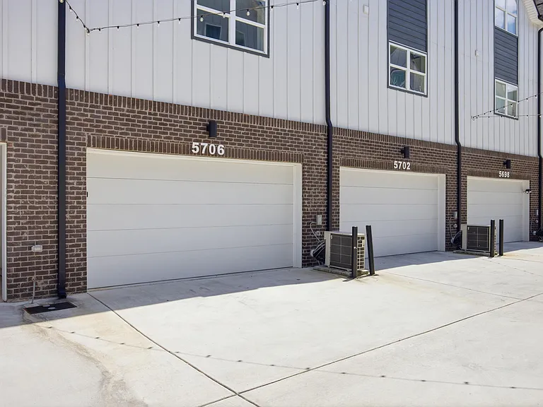 5706 Sofias Cir — Photo 3