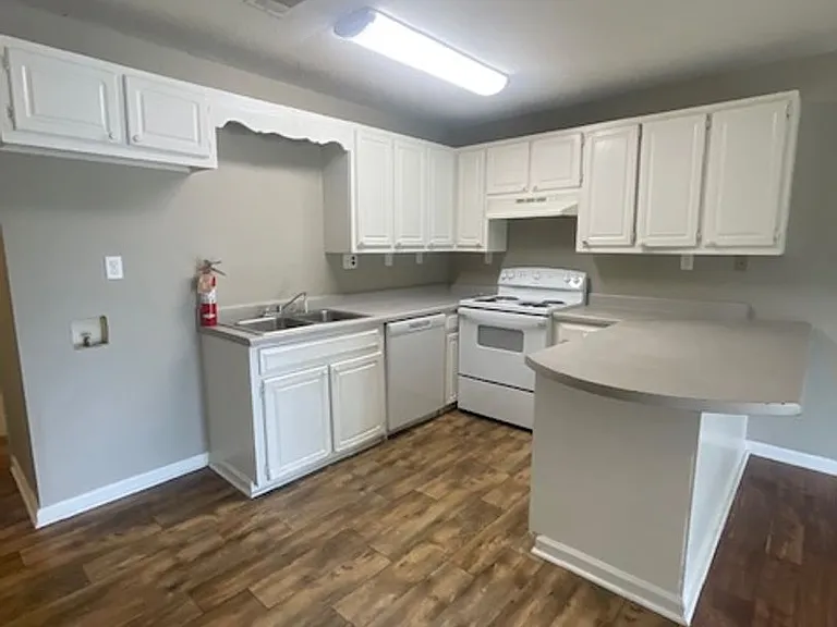 110 Money St — Photo 3