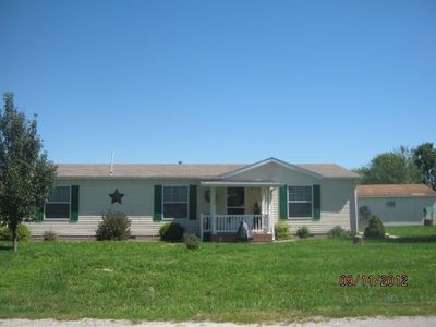 905 Sunset Rd SW, Clay City, IL, 62824