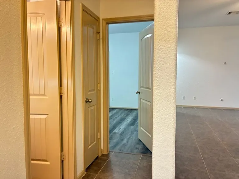 7042 Windy Run Ct — Photo 9