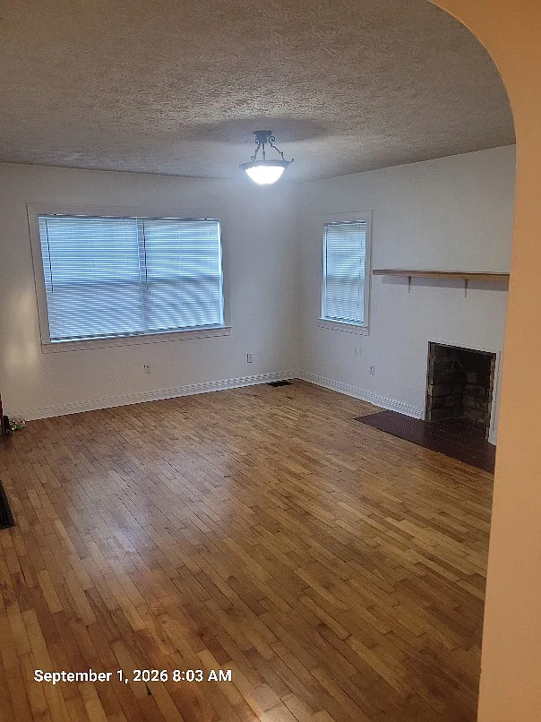 2 bed, 1.5 bath, 1100 sqft, $1,200 — Photo 2