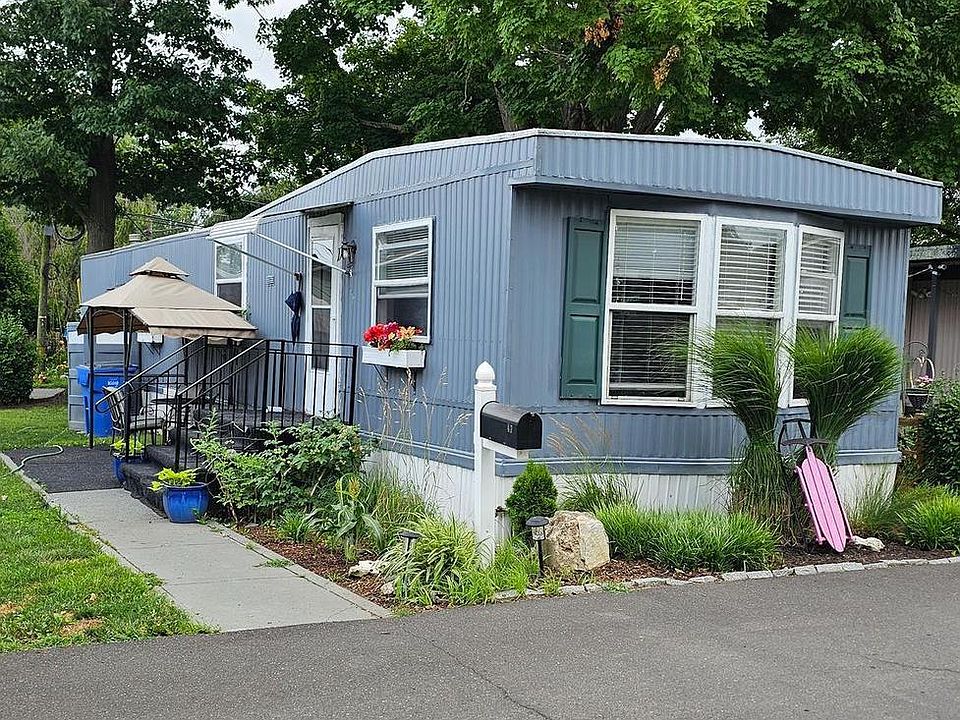 1st image of 47 Kennedy Dr