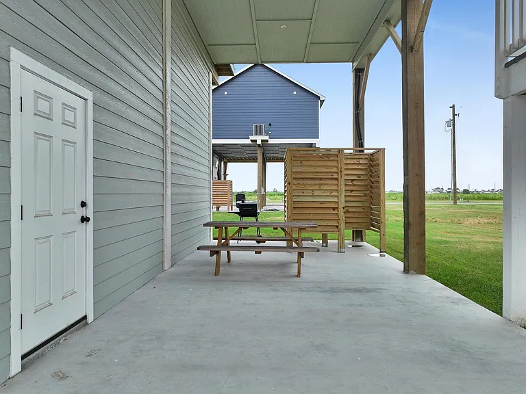 1049 Sunset Cir W — Photo 9
