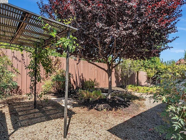 41819 Mahoney St — Photo 39