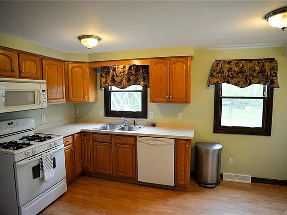 5th image of 18 Christen Ct