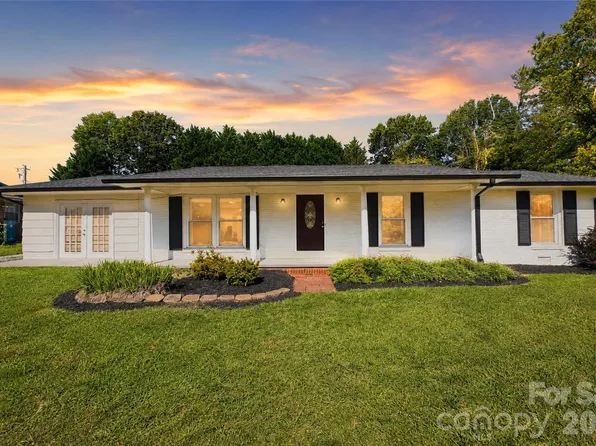 2121 24th St NE, Hickory, NC 28601
