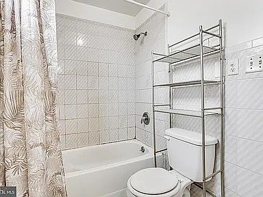 3rd image of 3218 Aramingo Ave