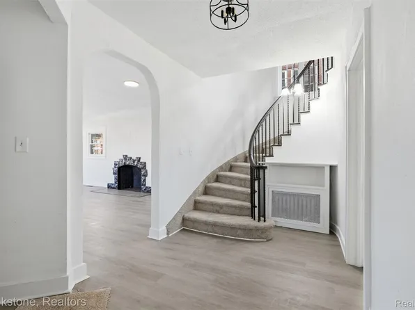 8951 La Salle Blvd, Detroit, MI 48206