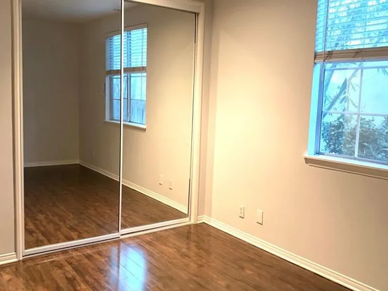 1818 Colby Ave #104 — Photo 9