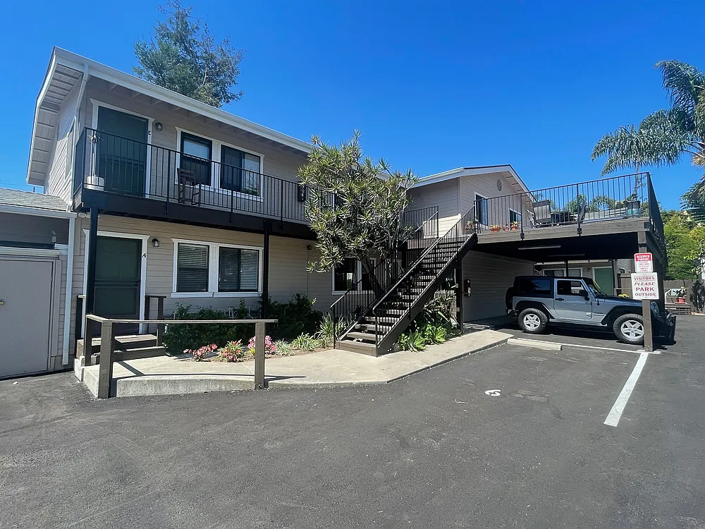 1215 Cacique St — Photo 2