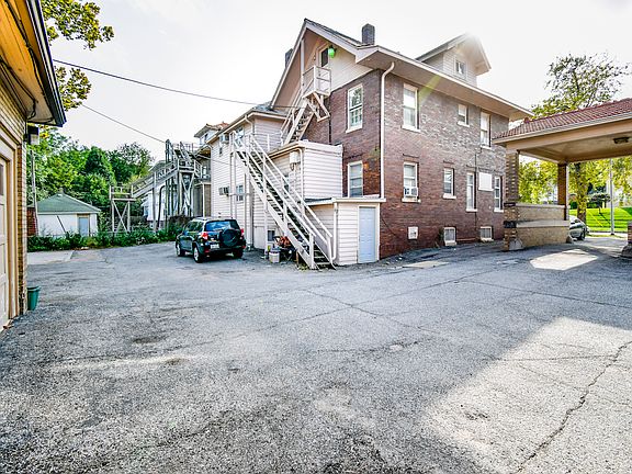 4th image of 115 S 38th Ave APT 14