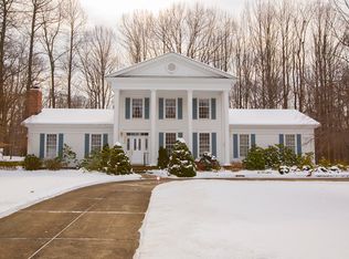 13230 S Partridge Dr, Valley View, OH