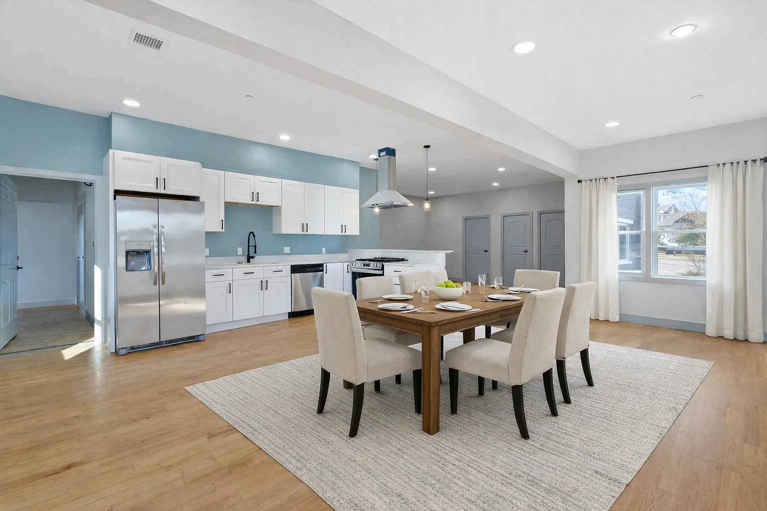 2 bed, 1355 sqft, $2,700 — Photo 2