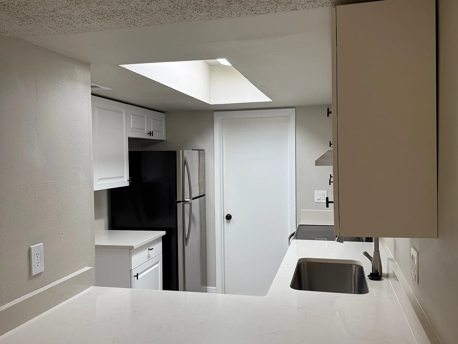 2 bed, 1.5 bath, 1116 sqft, $1,650 — Photo 3