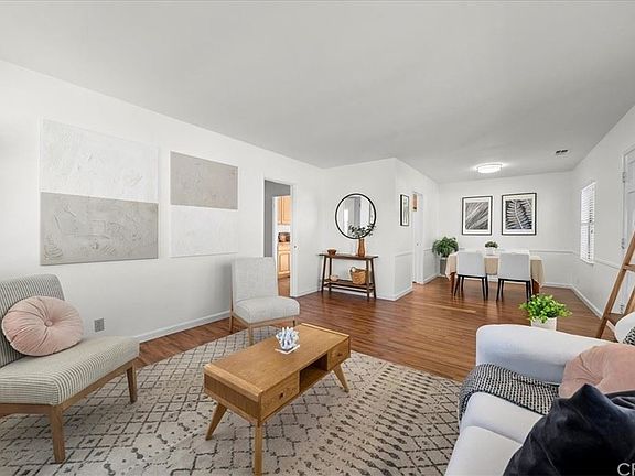 5th image of 22608 Gaycrest Ave