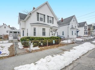 28 Robbins St, Lowell, MA 01851