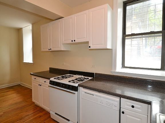 4th image of 639 W Oakdale Ave #Gdnr