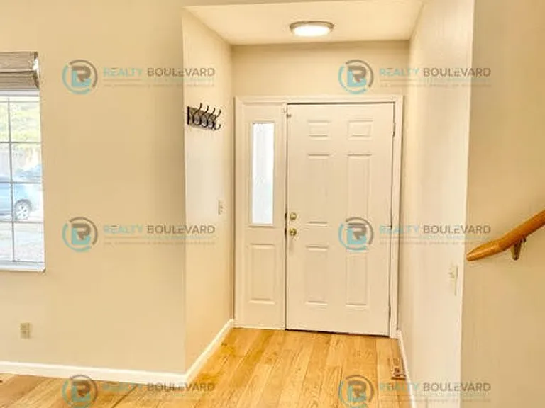 6073 Torrington Dr — Photo 2