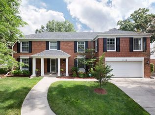 1104 Williamsburg Dr, Northbrook, IL 60062