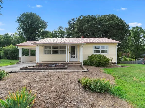 603 Duke St, Thomasville, NC 27360
