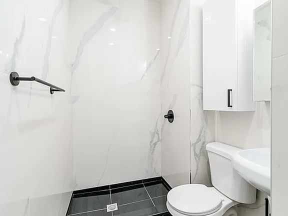 4th image of 92 2nd Ave APT 8