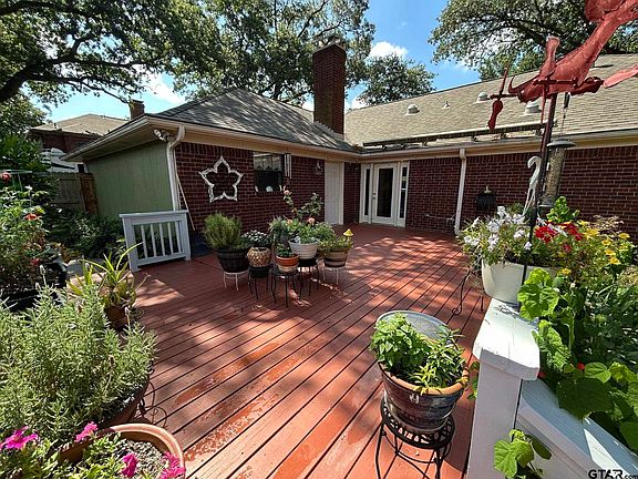 5th image of 808 Elaine Dr