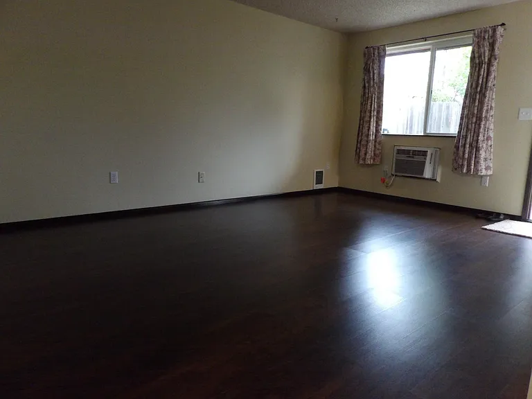5405 N Crestline St #3 — Photo 2