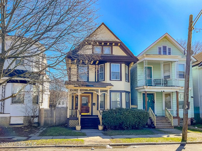 2nd image of 142 5th Avenue