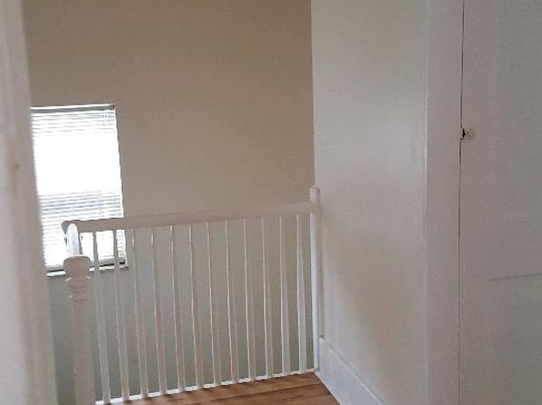 822 Greenfield Ave Floor 2